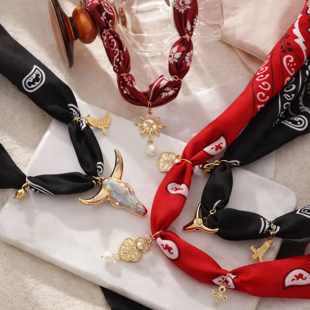 Bandana Necklace Bar