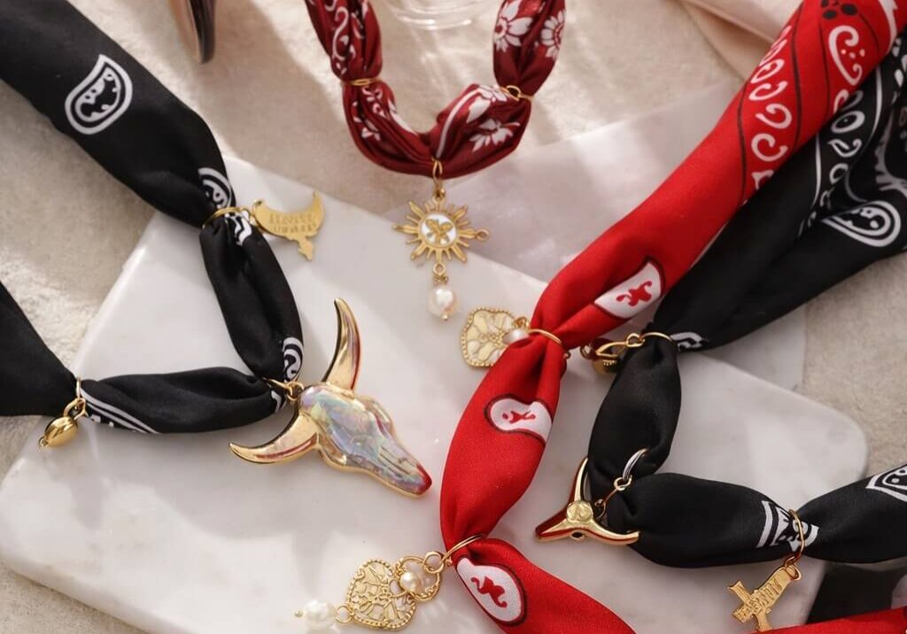 Bandana Necklace Bar